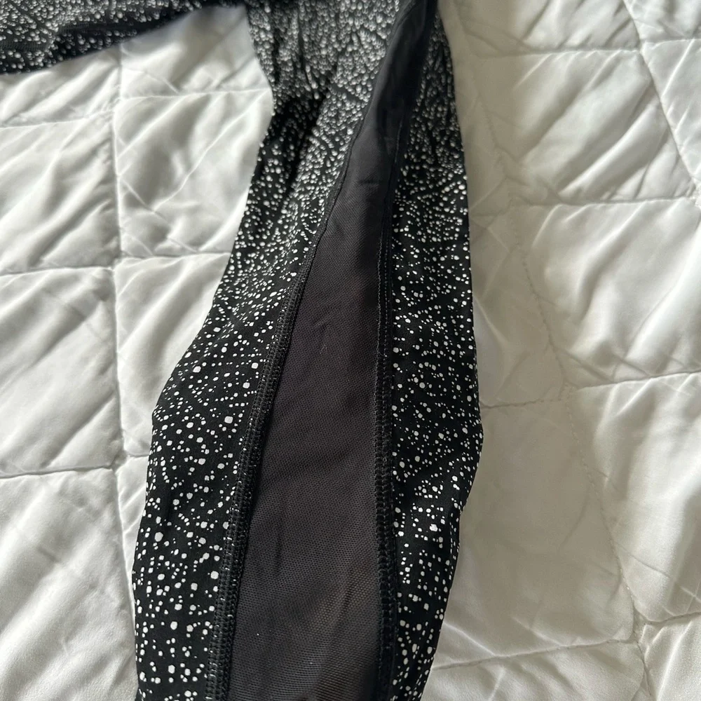 Lululemon Athletica Black and White Leggings with High-Waisted Design - Picture 2 of 3